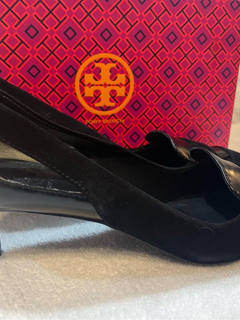 Tory Burch Black Suede Saray Pointed-Toe Kitten Heel Pumps - Size 9 - Picture 4 of 7
